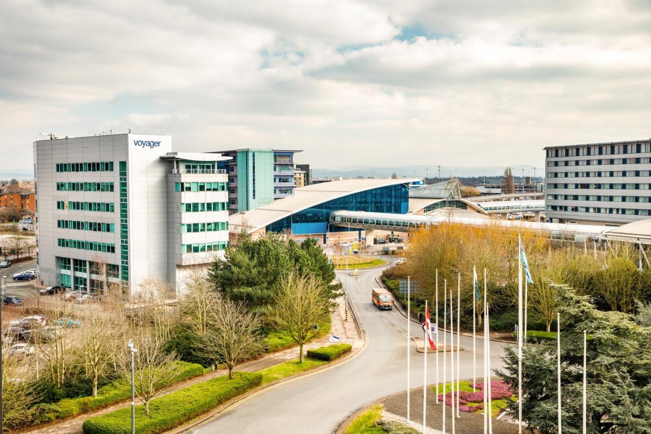 Holiday Inn Manchester Airport, An Ihg Hotel Hale  Exterior photo